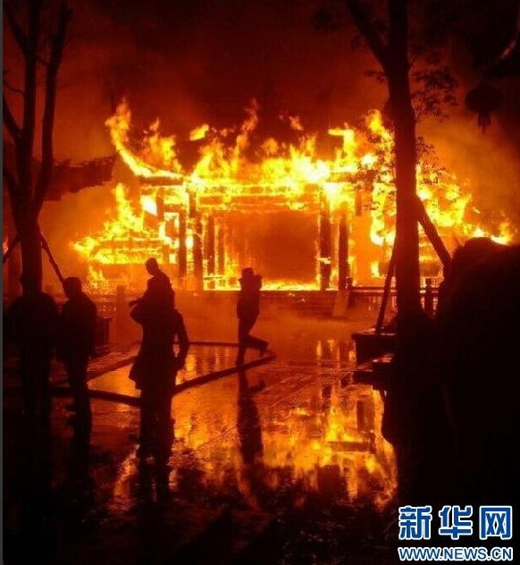 重庆黔江亚洲第一廊桥发生火灾-国内新闻-老