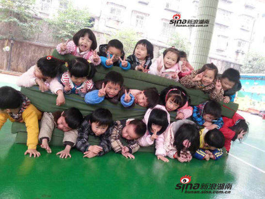 长沙幼儿叠罗汉事件调查:家长称游戏无问题