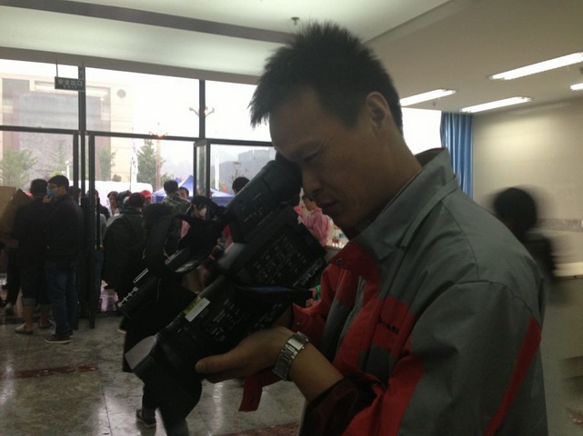 南宁电视台记者抵达庐山医院采访-民生新闻-老