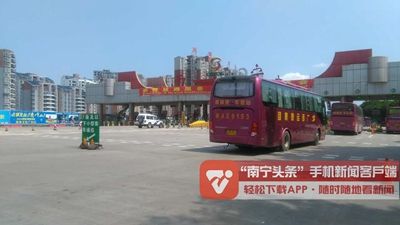 长假最后一天 各大交通枢纽迎来返程高峰