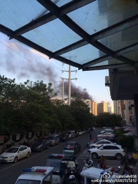 长湖路一在建楼盘发生火灾 楼面被烧黑一片-滚