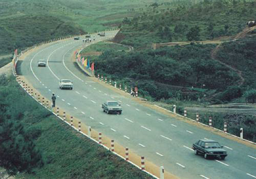 南宁—北海二级公路开通（1990年）