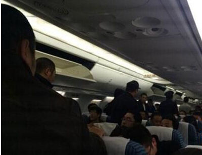 纠纷 4名女乘客在飞机上互殴 扯头发图-南宁头