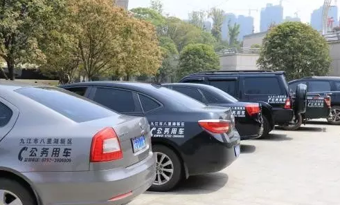 广西公车将粘贴专用标识 让你一眼就认出! -南