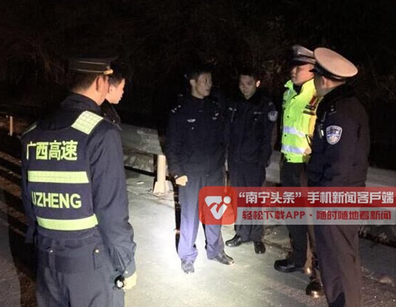 交警在广昆高速查获非法运营烟花爆竹车辆-滚