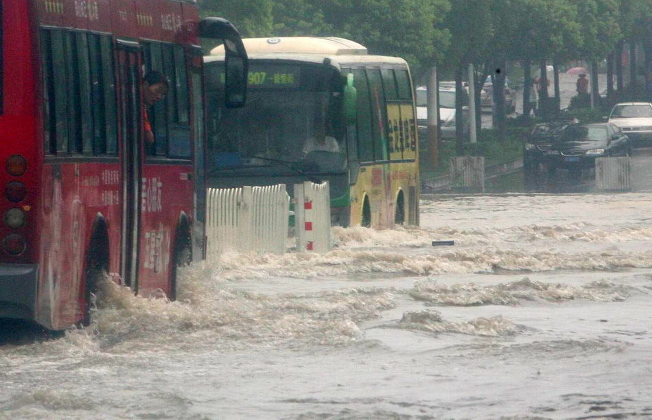 强降雨导致南宁市区出现九个内涝点 四大原因