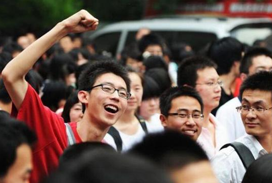 广西公布本科第一批投档分数线(正投) 历年线一