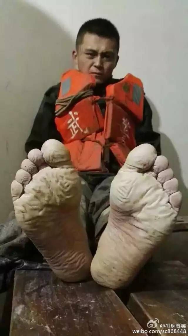 南方汛情:大雨无情人有情 向最可爱的人致敬!-