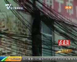 网传大塘村一孩童被卡防盗网 记者实地求证 网传大塘村一孩童被卡防盗网 记者实地求证