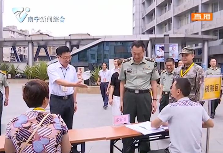 南宁警备区司令员沈彪大校,南宁警备区副司令员雷云久大校,副市长,市