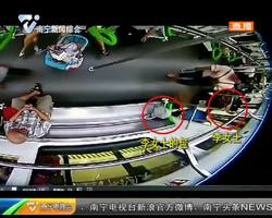 南宁正能量:带娃母亲地铁里丢包 好心人归还 南宁正能量:带娃母亲地铁里丢包 好心人归还