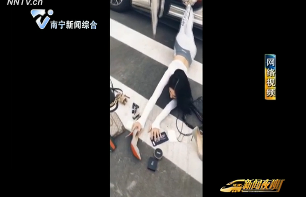 浙江:“躺” 斑马线拍炫富视频 女主播 “秀” 来警察 浙江:“躺” 斑马线拍炫富视频 女主播 “秀” 来警察
