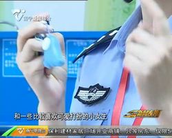 女警教你"防狼"术 "武器"随身带 高跟鞋也是利器 女警教你"防狼"术 "武器"随身带 高跟鞋也是利器