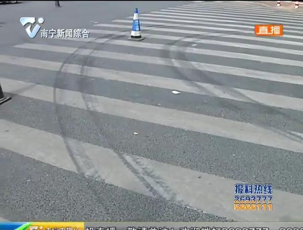 南宁金凯开源路口发生车祸 女车主当场死亡 南宁金凯开源路口发生车祸 女车主当场死亡