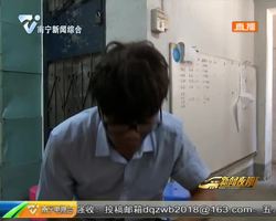 戴假发扮龅牙 假“演员”真违法 戴假发扮龅牙 假“演员”真违法