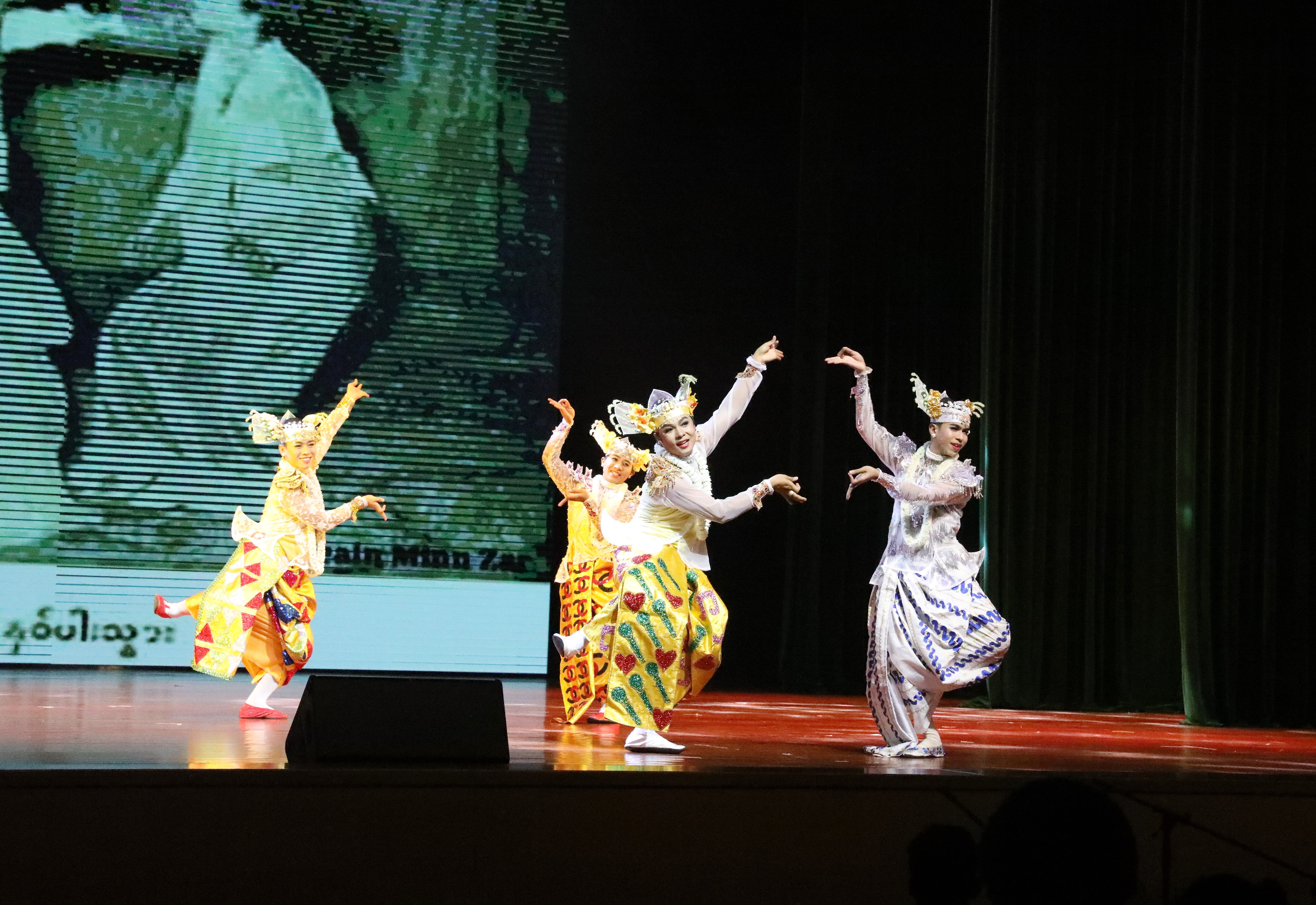 不一样的魅力！缅甸戏剧艺术团惊艳东盟戏剧周舞台