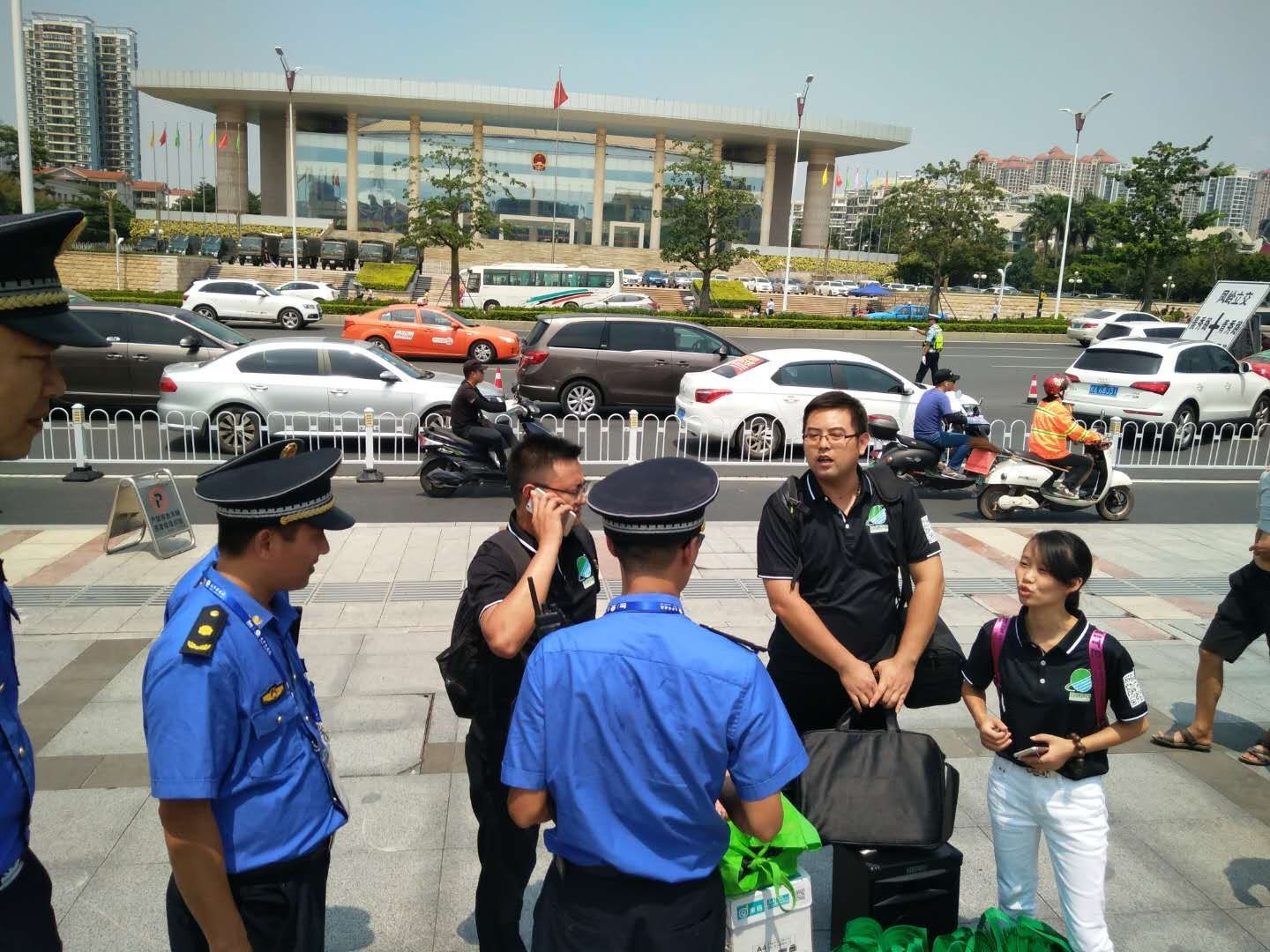 南宁城管“以岗为家” 全力保障东博盛会 南宁城管“以岗为家” 全力保障东博盛会