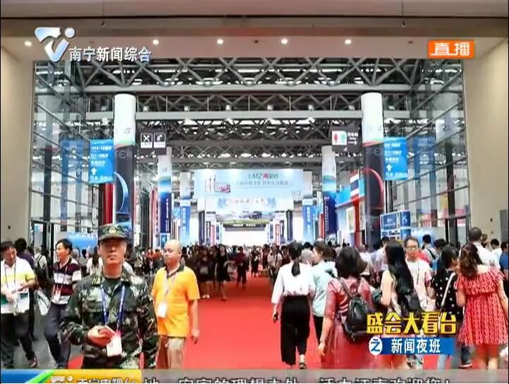 盛会大看台 盛会进行时 公众开放日 警方支招护您顺利逛展 盛会大看台 盛会进行时 公众开放日 警方支招护您顺利逛展