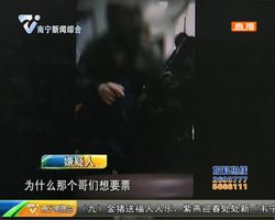 广州:100元一个 男子霸座卖座被拘 广州:100元一个 男子霸座卖座被拘