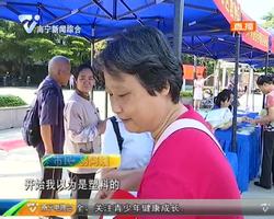 “疙瘩”南瓜现身科技周 市民看稀奇:能吃吗? “疙瘩”南瓜现身科技周 市民看稀奇:能吃吗?