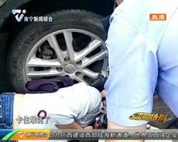 江西赣州:电动车摔倒 驾驶员被雨衣?#20843;?#21897;” 江西赣州:电动车摔倒 驾驶员被雨衣?#20843;?#21897;”