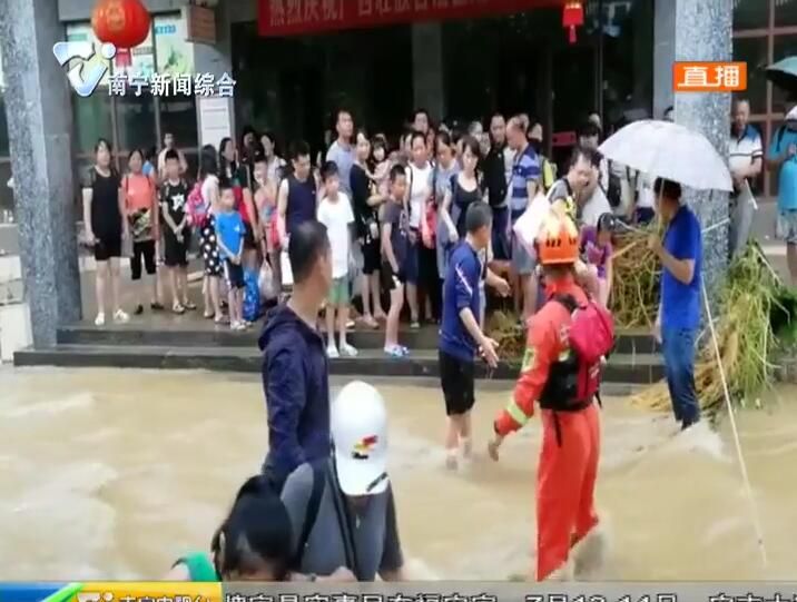 广西13市遭遇强降雨 广西13市遭遇强降雨