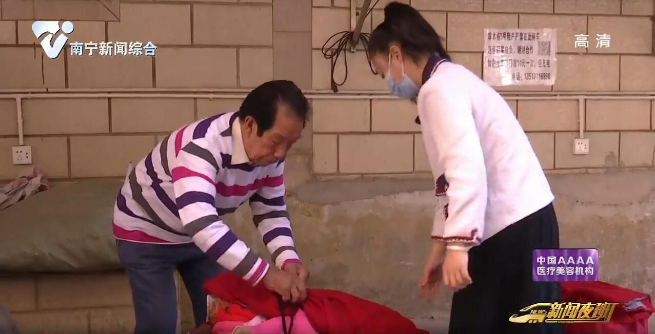 爱心手巧赠物资 善心情暖贫困户 爱心手巧赠物资 善心情暖贫困户