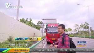 路边设点非法加油洗车 执法人员现场查处 路边设点非法加油洗车 执法人员现场查处