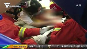 淘气娃手指被床卡住 消防叔叔让手指恢复“自由” 淘气娃手指被床卡住 消防叔叔让手指恢复“自由”