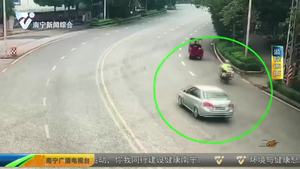 一句“产妇羊水破了” 交警十二分钟完成救援 一句“产妇羊水破了” 交警十二分钟完成救援