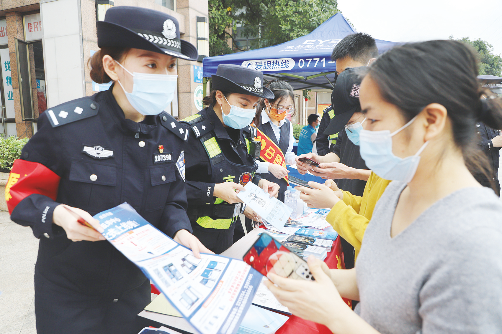 南宁市公安局高新分局通过青年志愿服务队倾力打造“公安红”新名片