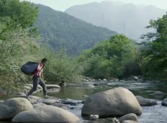 山村里的小快遞員