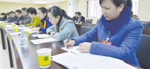 南寧市領導分別參加代表團分組審議