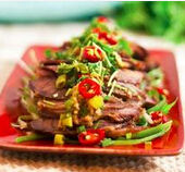 剁椒香菜拌牛肉