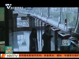 与女友争吵冲动跳轨 危急时刻地铁紧急制动