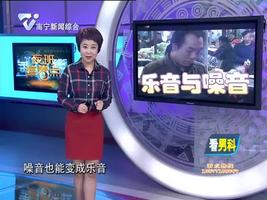 卖菜哥起了文艺范！菜市场弹琴秒变大舞台