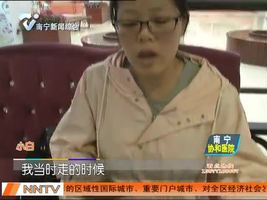 小孩发现邻桌手机 家人却顺手牵羊