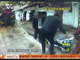 无证驾驶被查 小萌孩当街耍无赖