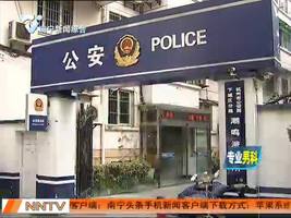 学影视剧里“搭线打火”偷车  可惜“手艺”不精冒了烟