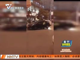 街头殴打收费员 这个司机好猖狂