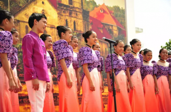 中菲合唱玩“混搭” 讲述中国—东盟情谊