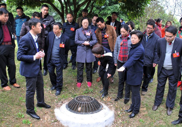 代表視察南寧市濱湖廣場/南湖公園海綿城市項目