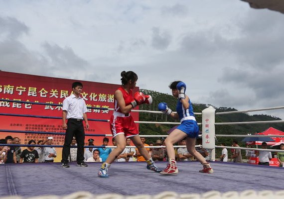 “战昆仑”武术散打赛激情上演