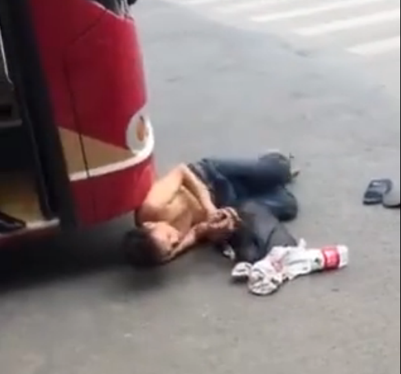 在南寧碰瓷都不敢躺地上了