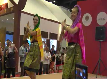 娟小编带您逛展会：泰国扇子舞