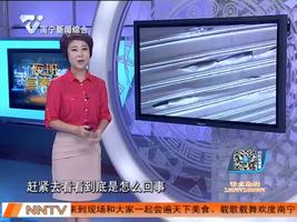 蒙面人持斧打砸便利店