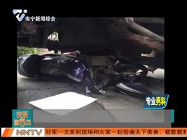 孕妇骑车卷入车底拖行数米  死里逃生安然无恙