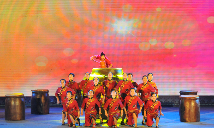 “金凤迎春”2017南宁市迎新晚会暨乡村社区和谐文艺大展演汇报演出