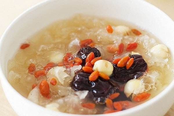 秋季養生——蓮子銀耳羹