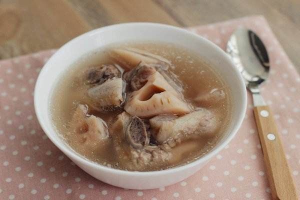 秋季養生：蓮藕排骨湯